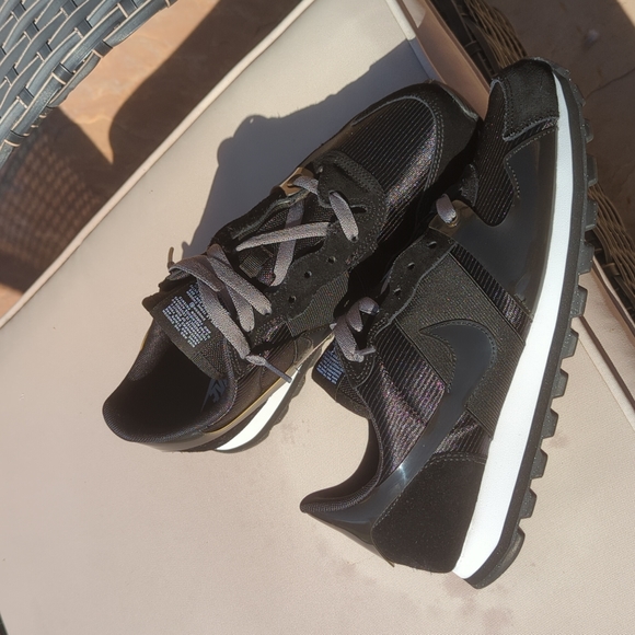 Nike Waffle Sneakers - Picture 4 of 7